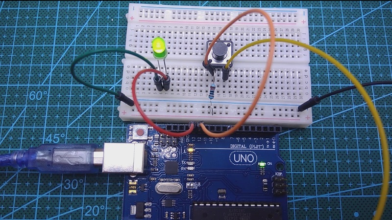 Схема на Arduino из резистора, светодиода, кнопки и набора проводников